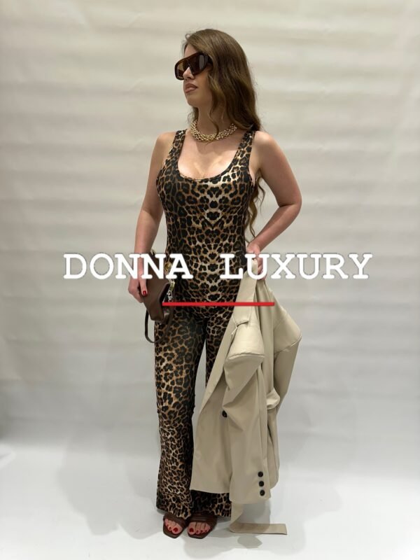 Tuta intera maculata